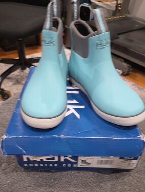Huk Womens Light Aqua Slip-On Rain Boots